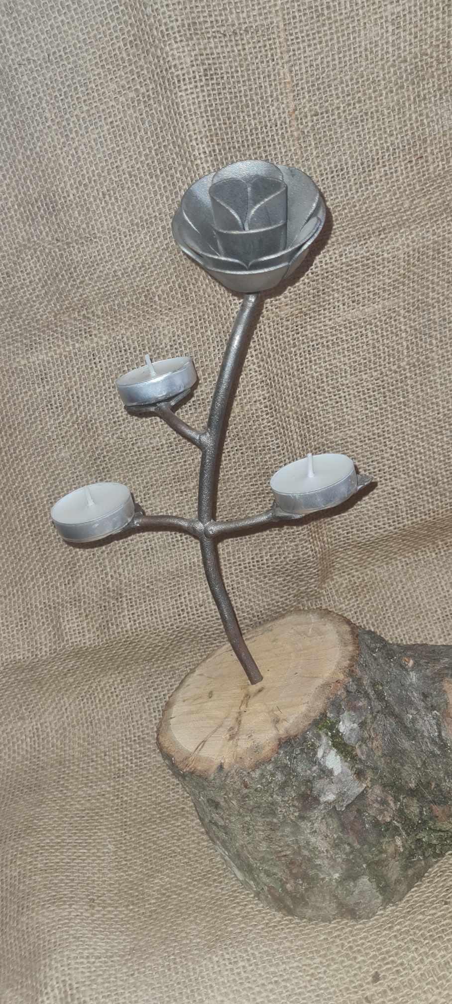 Wrought Iron rose table top tea light holder set in wooden base. Wedding table decoration