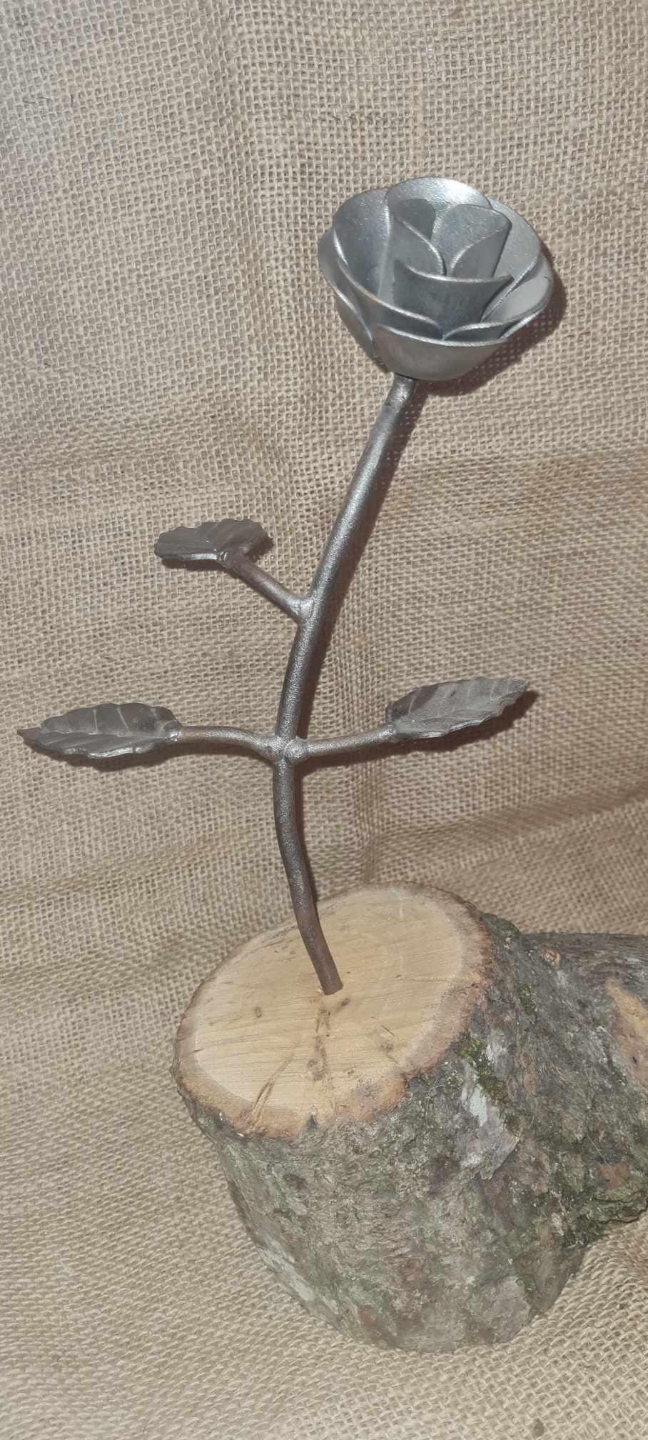 Wrought Iron rose table top tea light holder set in wooden base. Wedding table decoration